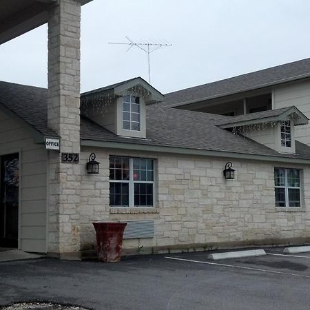 Cedar Creek Inn Bertram Exteriör bild