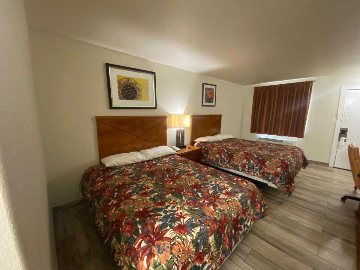 Cedar Creek Inn Bertram Exteriör bild