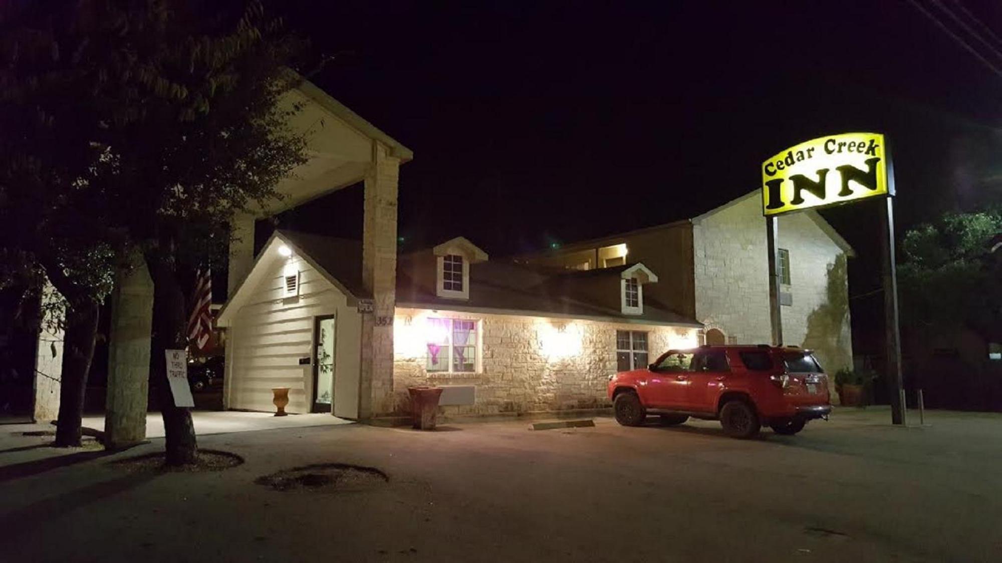 Cedar Creek Inn Bertram Exteriör bild