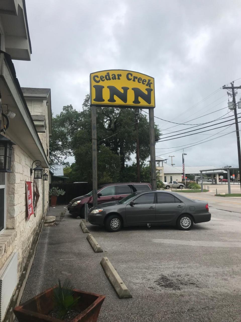 Cedar Creek Inn Bertram Exteriör bild